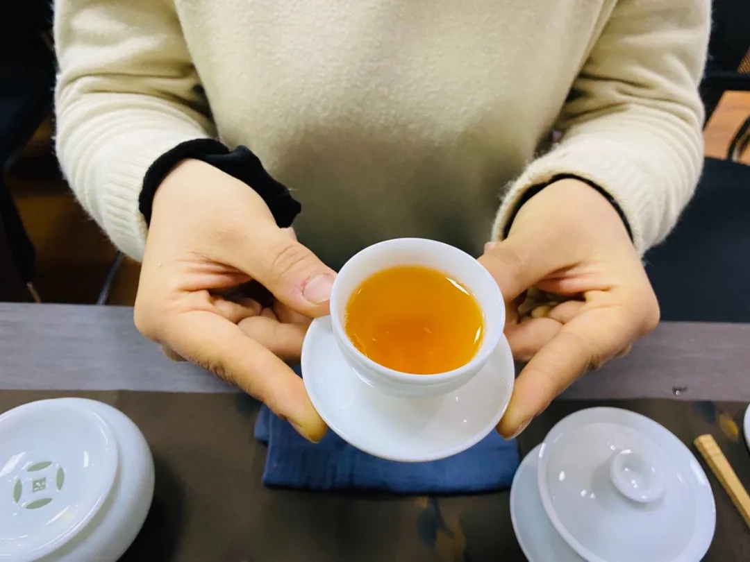 女神節(jié)快樂！三月花盛，品茗人生。