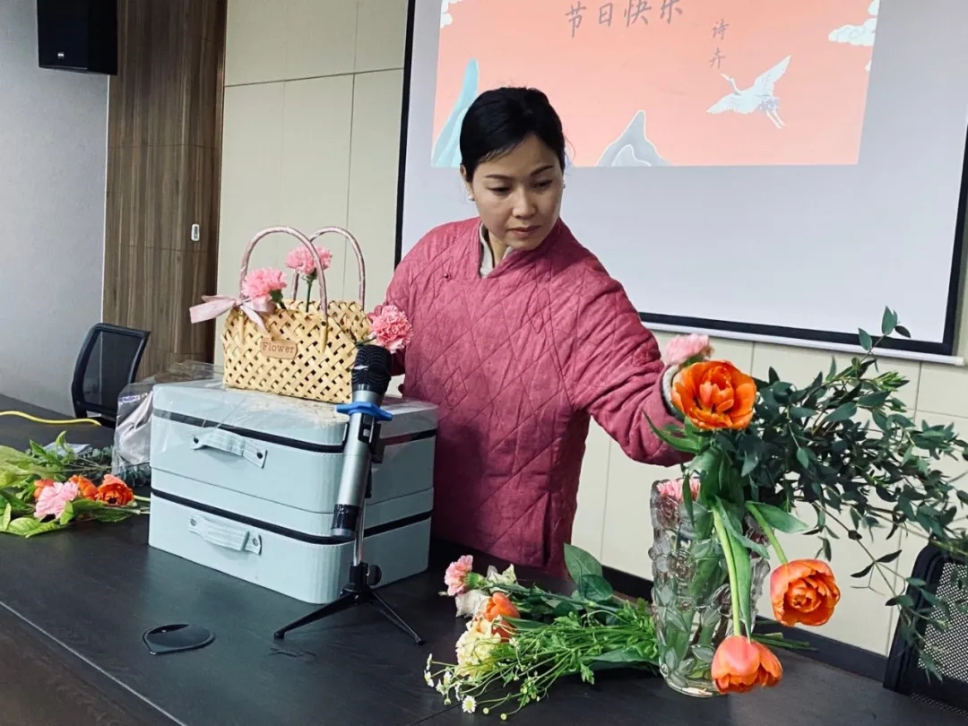 女神節(jié)快樂！三月花盛，品茗人生。